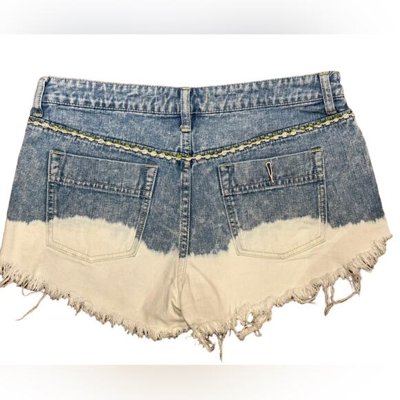Free People Distressed Womens 28 Shorts with Eyelet Fabric Trim and Green Trim - Picture 2 of 9